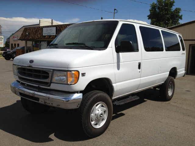 2001 Ford Econoline 2007 Nissan Enthusiast