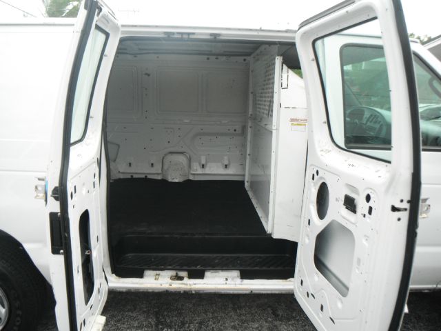 2001 Ford Econoline 2.5 S Model