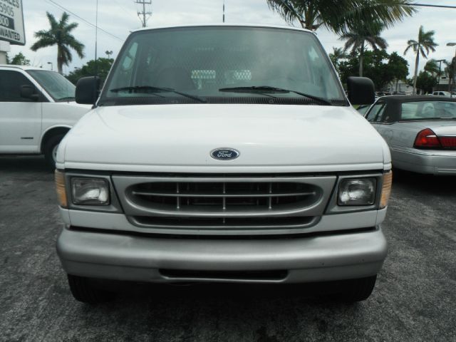 2001 Ford Econoline 2.5 S Model