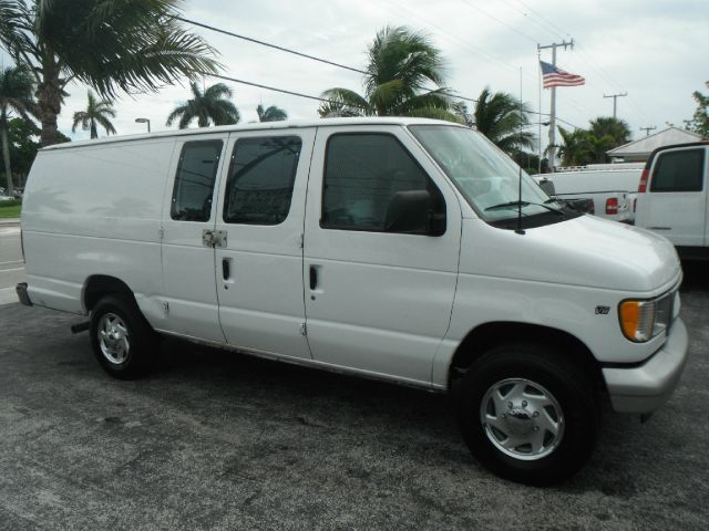 2001 Ford Econoline 2.5 S Model