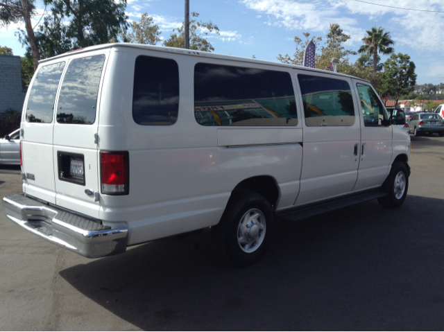 2001 Ford Econoline 4dr 4WD SLE Commercial