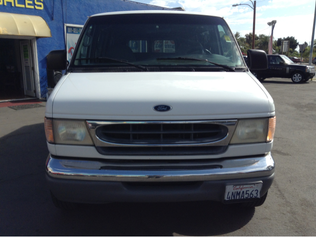 2001 Ford Econoline 4dr 4WD SLE Commercial