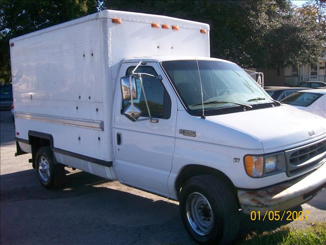 2001 Ford Econoline Base