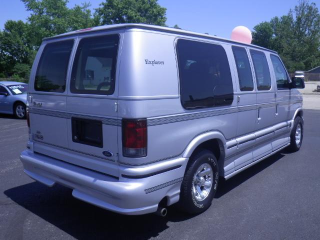 2001 Ford Econoline SLE 4D Utility 4WD