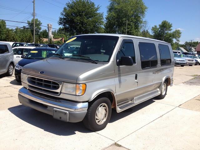 2001 Ford Econoline Base