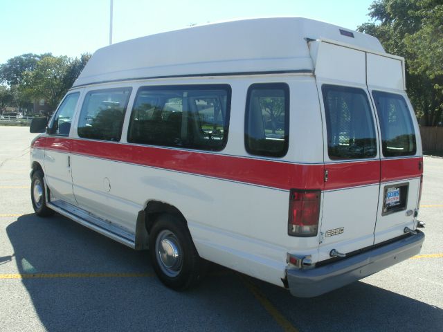 2002 Ford Econoline 2.5 S Model