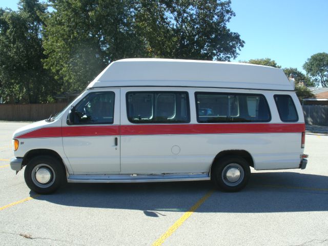 2002 Ford Econoline 2.5 S Model