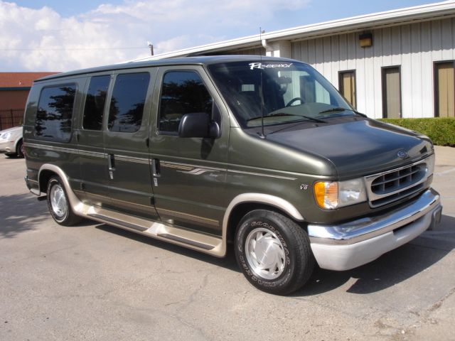 2002 Ford Econoline SE 5 Ft