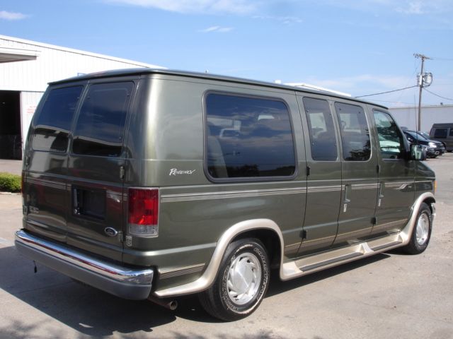 2002 Ford Econoline SE 5 Ft