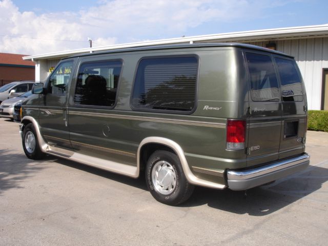 2002 Ford Econoline SE 5 Ft