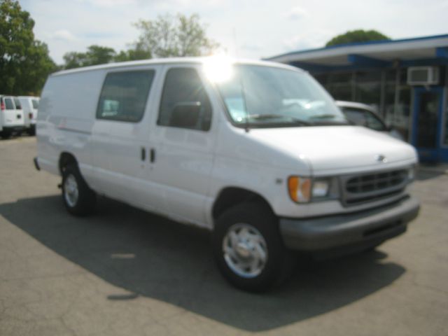 2002 Ford Econoline 2.5 S Model