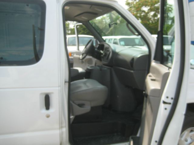 2002 Ford Econoline 2.5 S Model