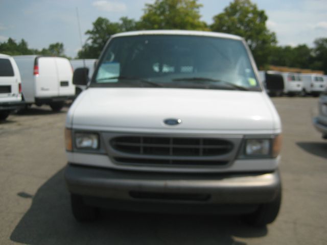 2002 Ford Econoline 2.5 S Model