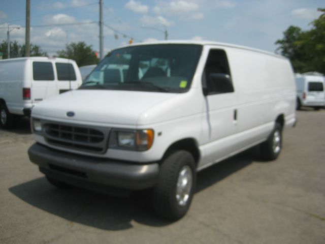 2002 Ford Econoline 2.5 S Model