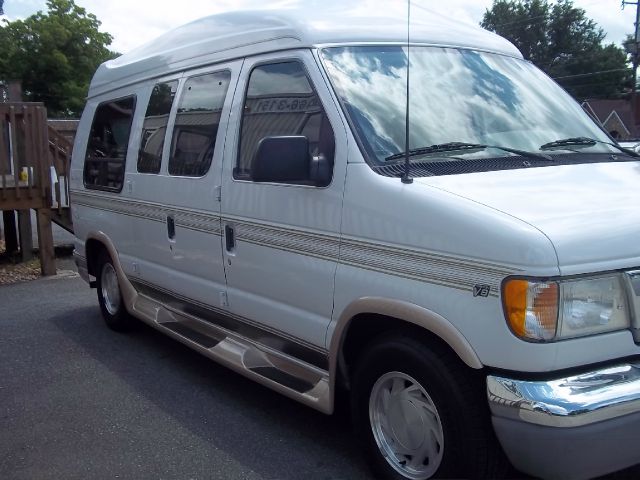 2002 Ford Econoline SE 5 Ft