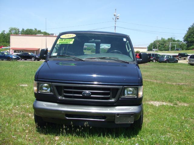 2003 Ford Econoline SE Truck