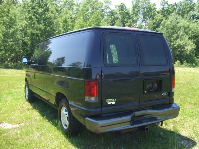 2003 Ford Econoline SE Truck