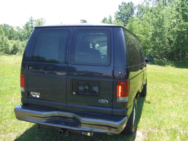 2003 Ford Econoline SE Truck