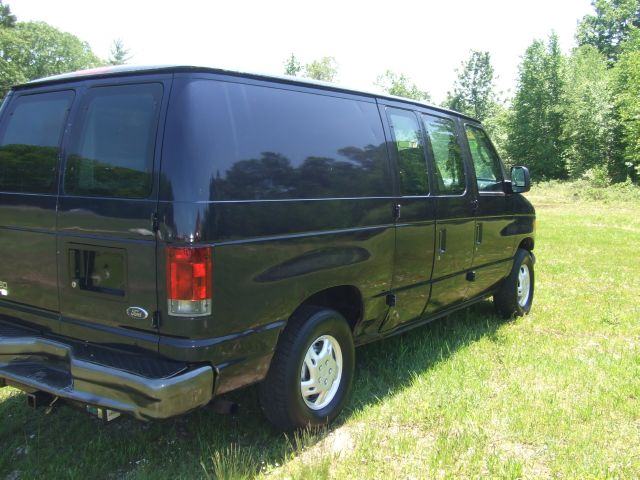 2003 Ford Econoline SE Truck