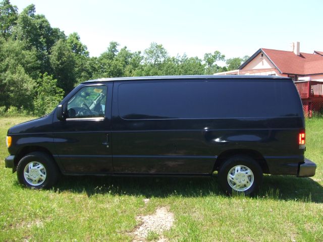 2003 Ford Econoline SE Truck