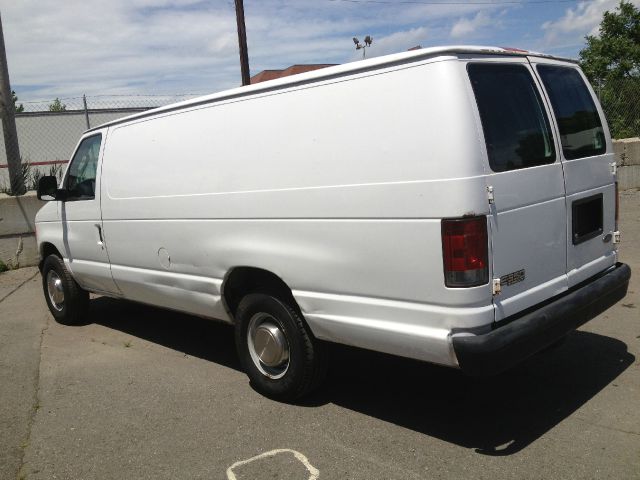 2003 Ford Econoline 2.5 S Model