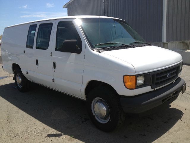 2003 Ford Econoline 2.5 S Model