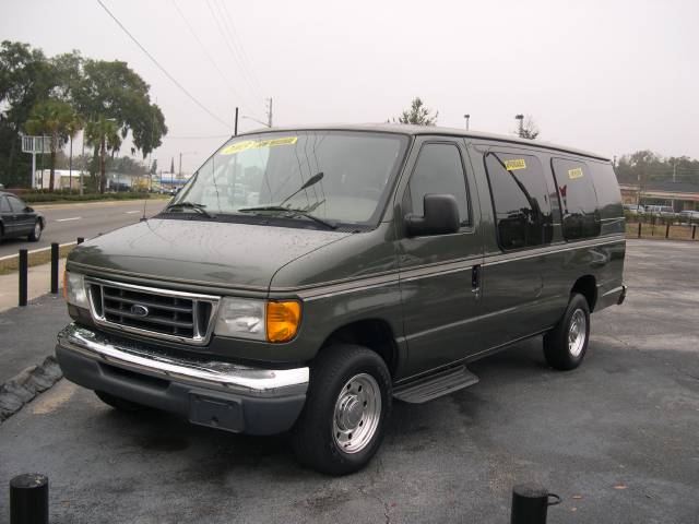 2003 Ford Econoline 4dr 4WD SLE Commercial