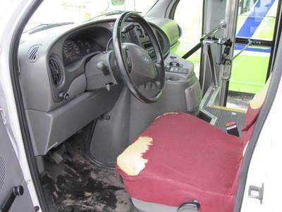 2003 Ford Econoline 3.8 Sedan