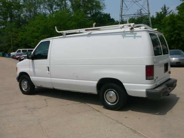 2003 Ford Econoline SE Truck