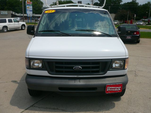 2003 Ford Econoline SE Truck