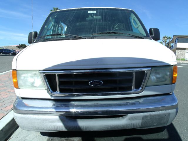 2003 Ford Econoline SE Truck