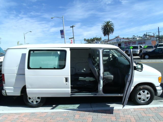 2003 Ford Econoline SE Truck