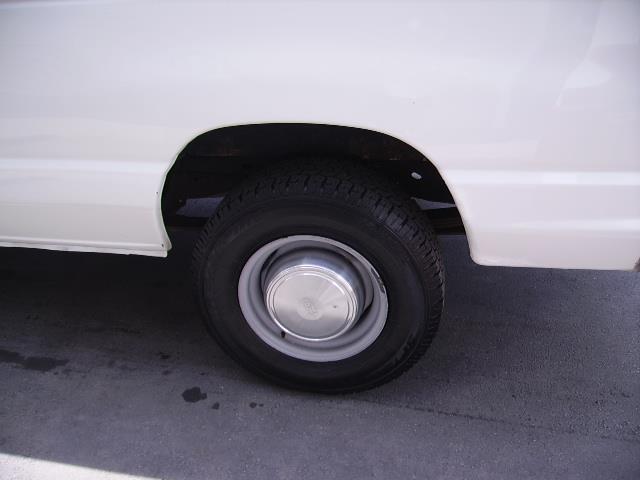 2003 Ford Econoline Base