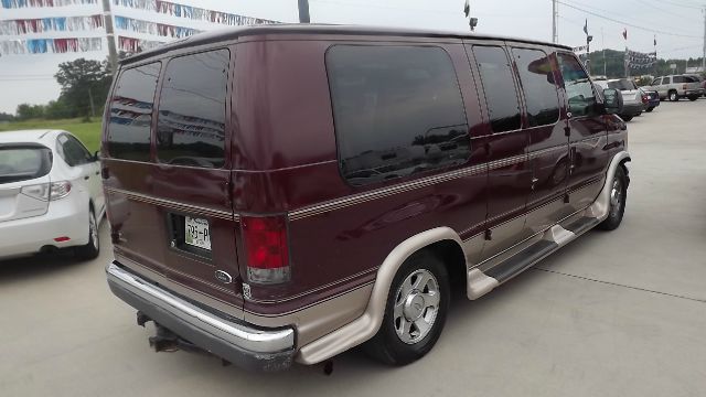 2004 Ford Econoline SE Truck