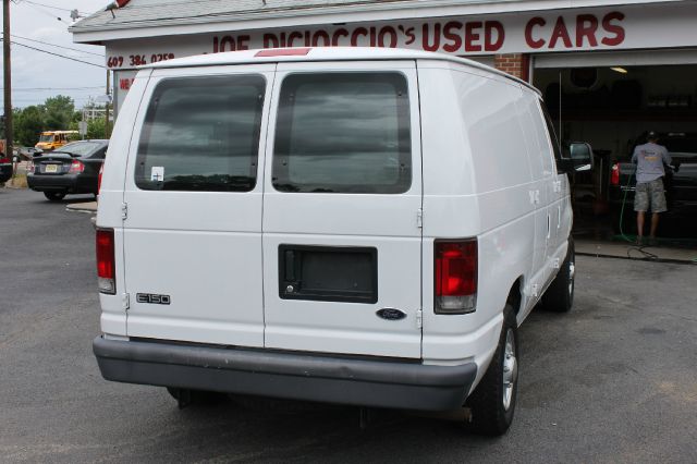 2004 Ford Econoline SE Truck