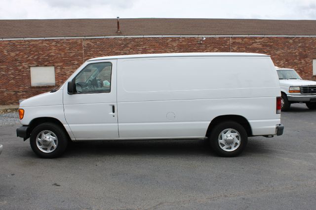 2004 Ford Econoline SE Truck