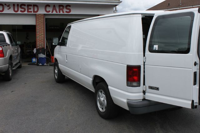 2004 Ford Econoline SE Truck