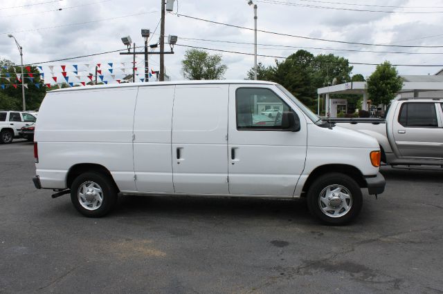 2004 Ford Econoline SE Truck