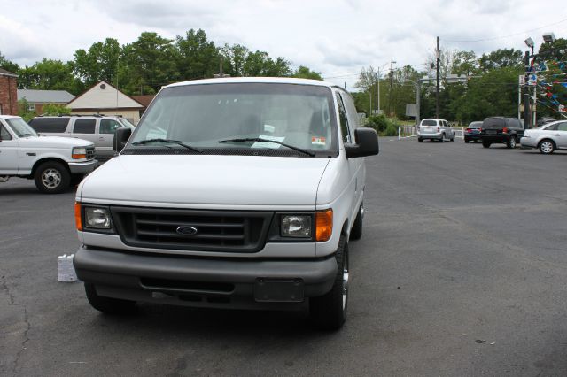 2004 Ford Econoline SE Truck