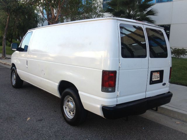 2004 Ford Econoline SE Truck