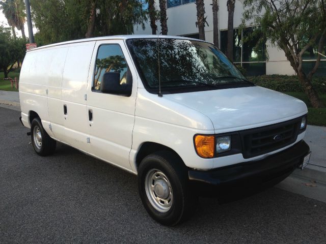 2004 Ford Econoline SE Truck