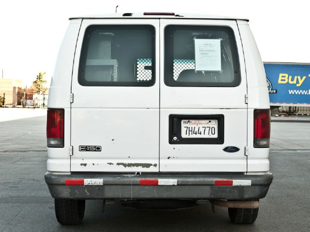 2004 Ford Econoline SE Truck