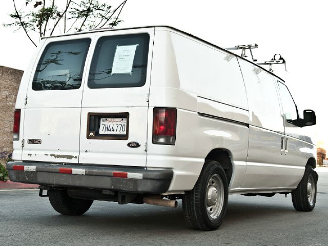 2004 Ford Econoline SE Truck