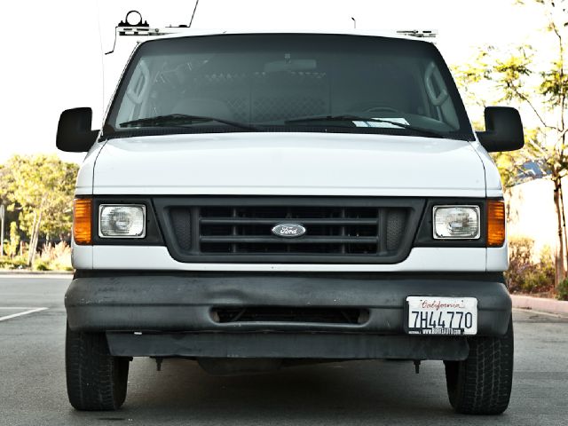 2004 Ford Econoline SE Truck