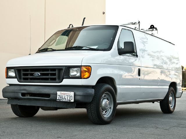 2004 Ford Econoline SE Truck