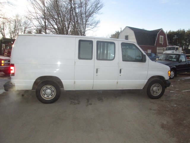 2005 Ford Econoline SE Truck