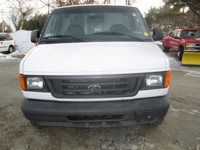 2005 Ford Econoline SE Truck