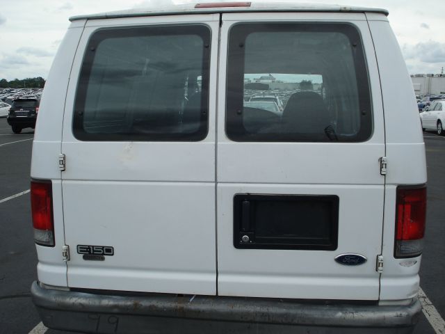 2005 Ford Econoline SE Truck