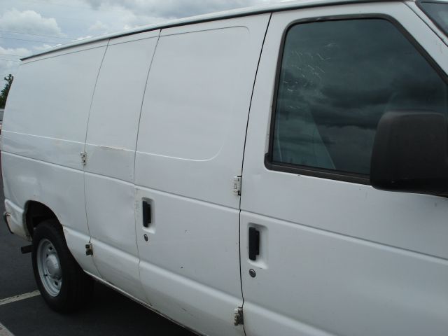 2005 Ford Econoline SE Truck