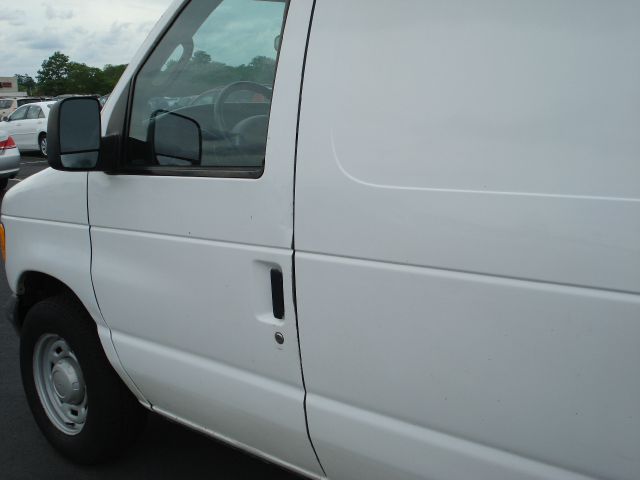 2005 Ford Econoline SE Truck